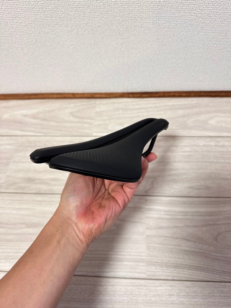 ボントレガー Aeolus Comp サドル 145mm