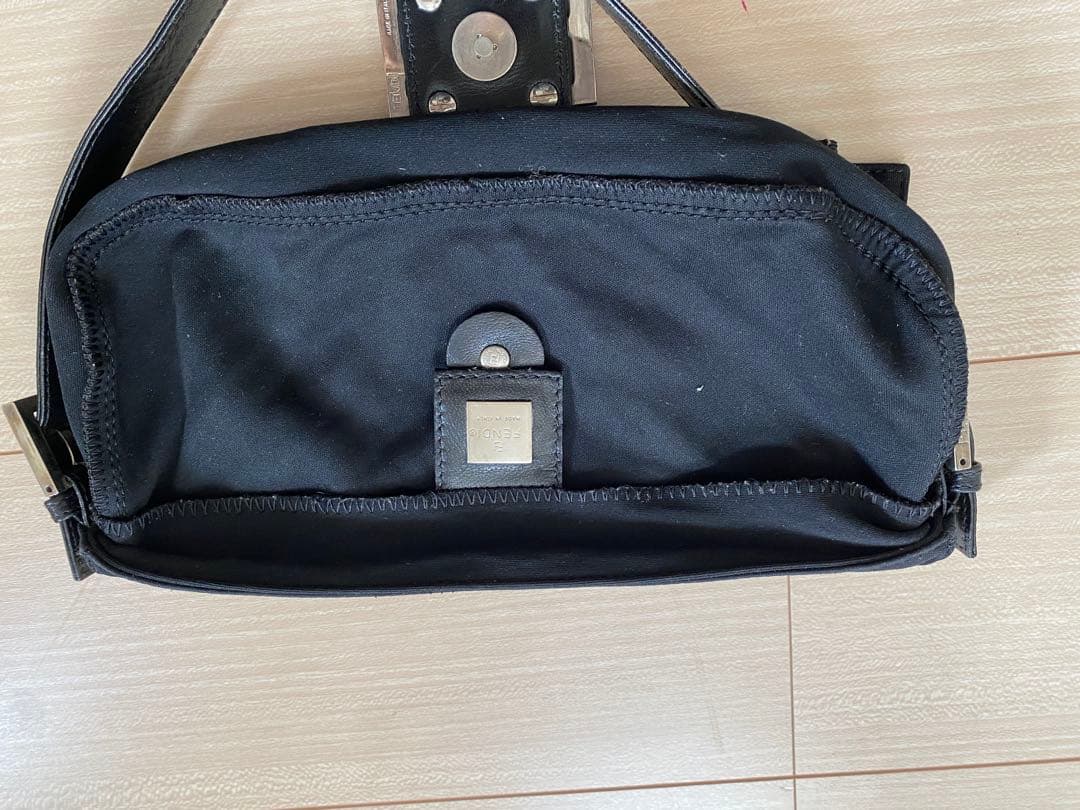 FENDI フェンディ　マンマバケット　ショルダーバッグ