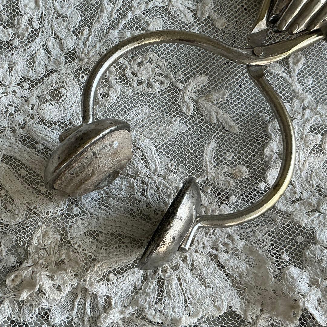 【超希少】１９世紀　フランスアンティーク　リフタークリップ　ハンドモチーフ