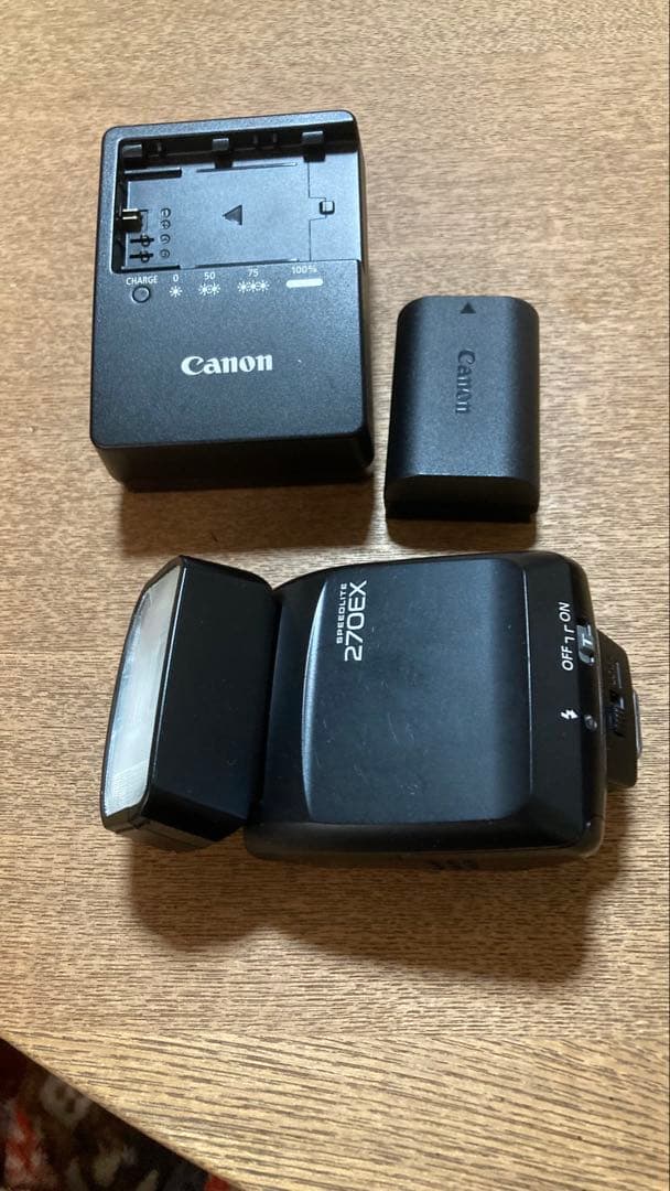 Canon EOS 80D デジタル一眼レフカメラ　レンズ、ストロボセット