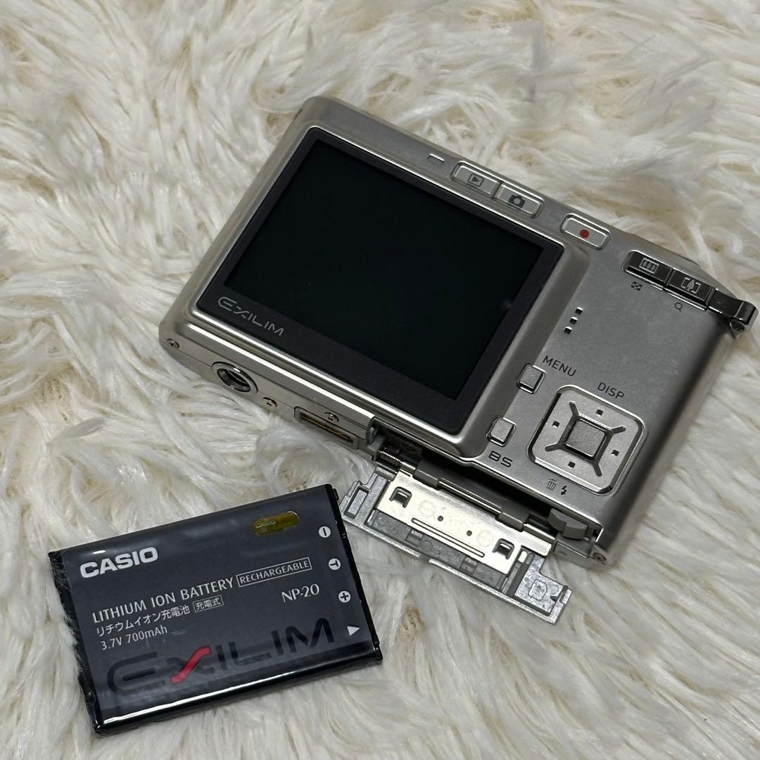CASIO EXILM EX-S600 シルバー コンデジ デジタルカメラ