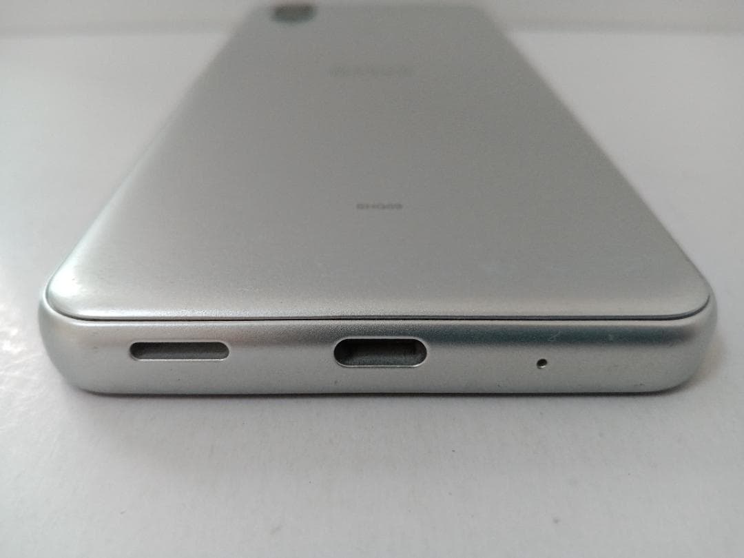 ☆ au BASIO active SHG09 シルバー