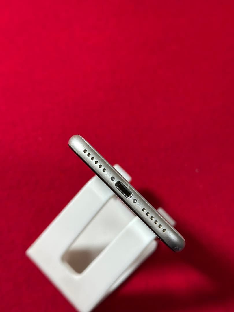 【1397】iPhone SE3第3世代スターライト 64GB simフリー