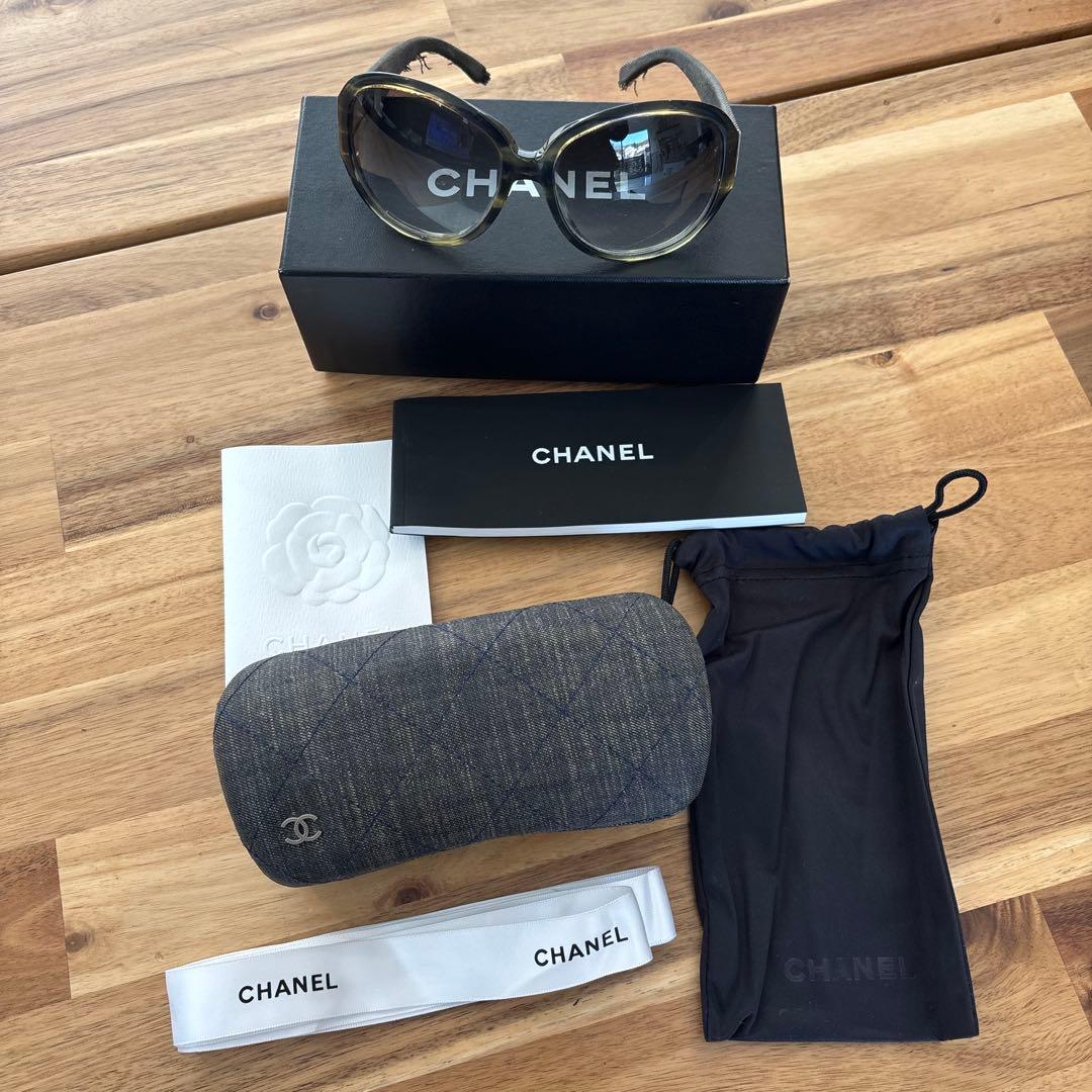 CHANEL キャットアイサングラス