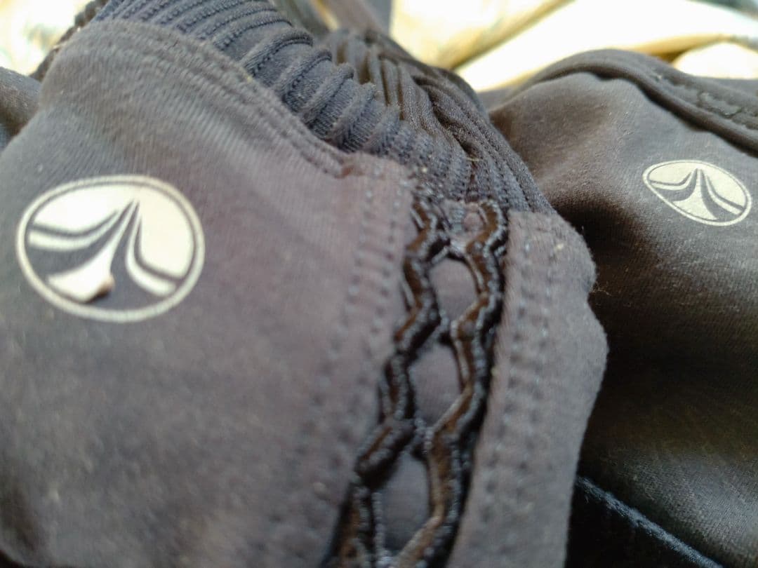 ★【完売品】SUKALA エンボスリーフブラトップ＆レギンス ブラック Mサイズ