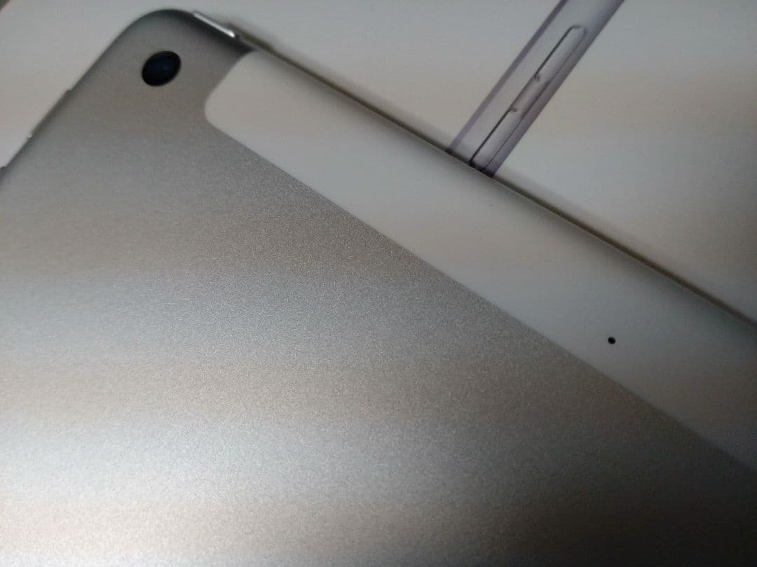よ*し様 Apple iPad (第6世代 WiFi+Cellular 32GB
