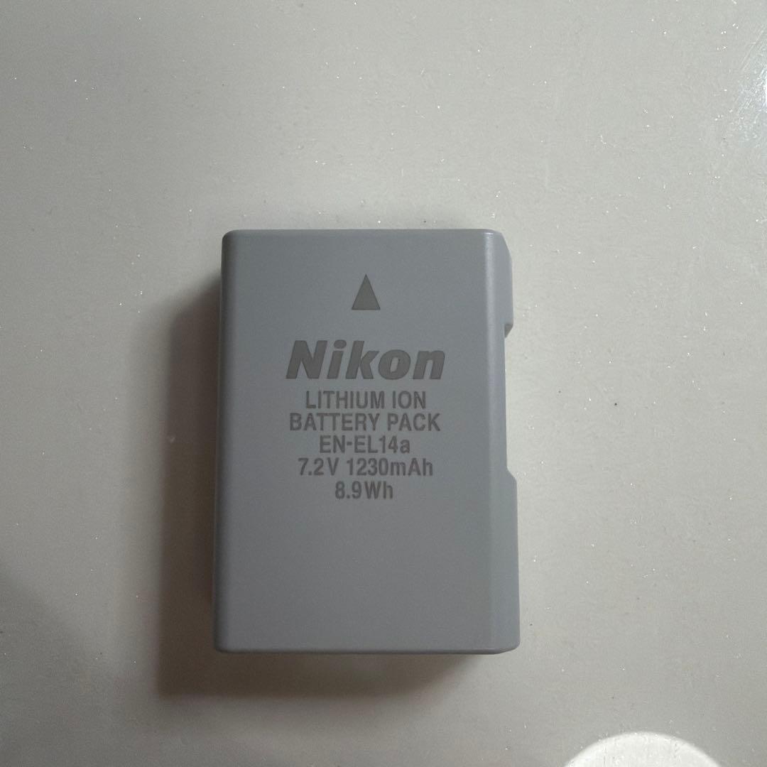 Nikon D3300レッド