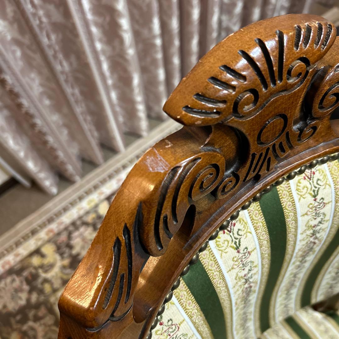 西洋スタイルのストライプ椅子