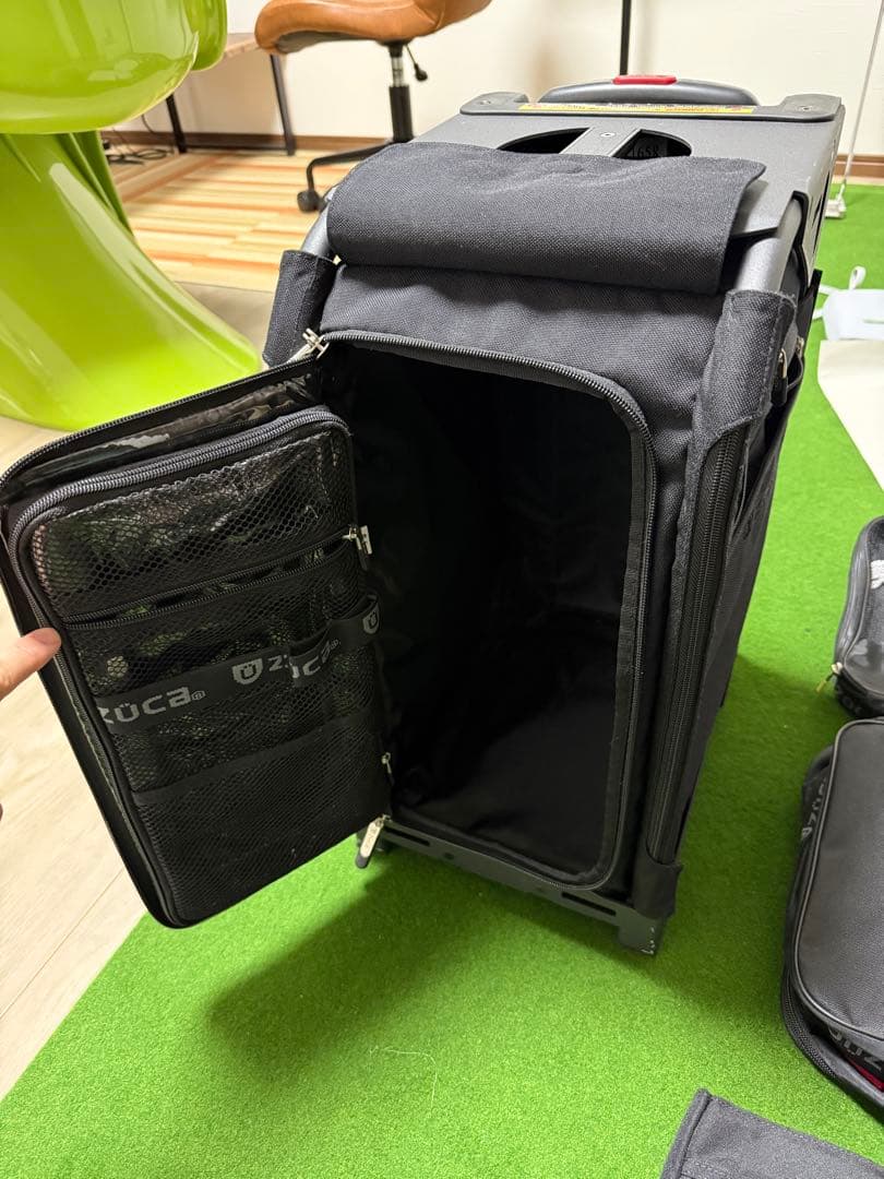 ZUCAズーカ　座れるキャリーケース　中古