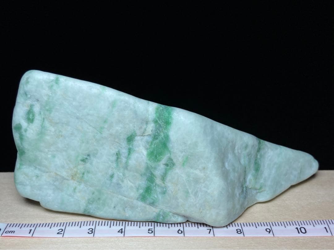 5月13日22時までの出品！　糸魚川翡翠　小断層翡翠　川石　原石　314.7ｇ