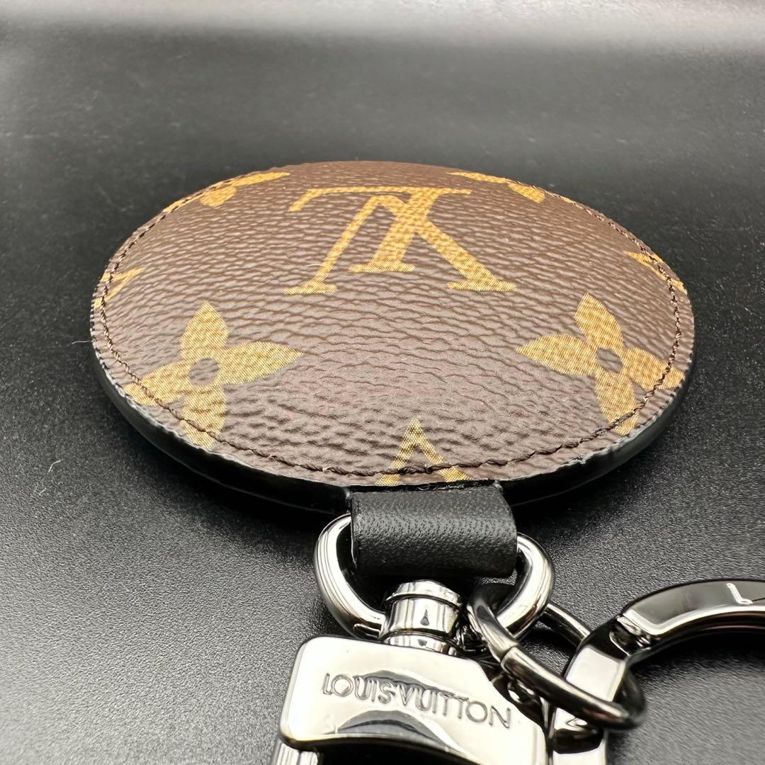 未使用級✨　ルイヴィトン　キーホルダー　M68307　ロゴ　刻印　1382
