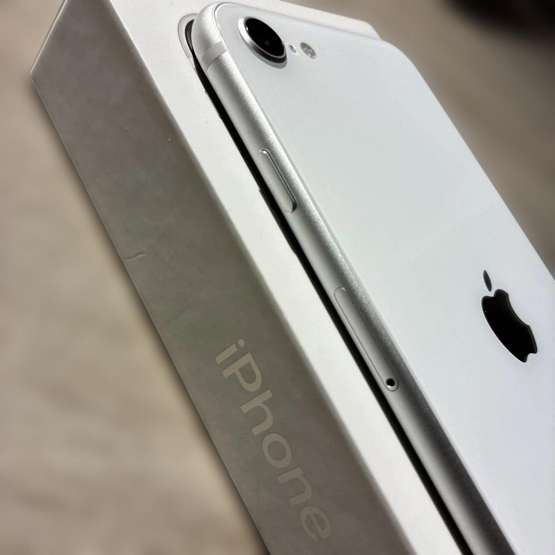 ★美品★ Apple iPhone SE 第2世代 ホワイト 64GB 本体