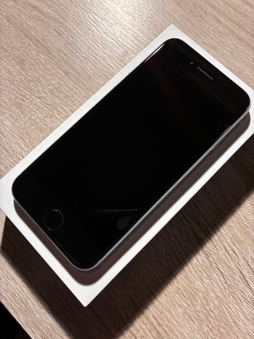 ★美品★ Apple iPhone SE 第2世代 ホワイト 64GB 本体