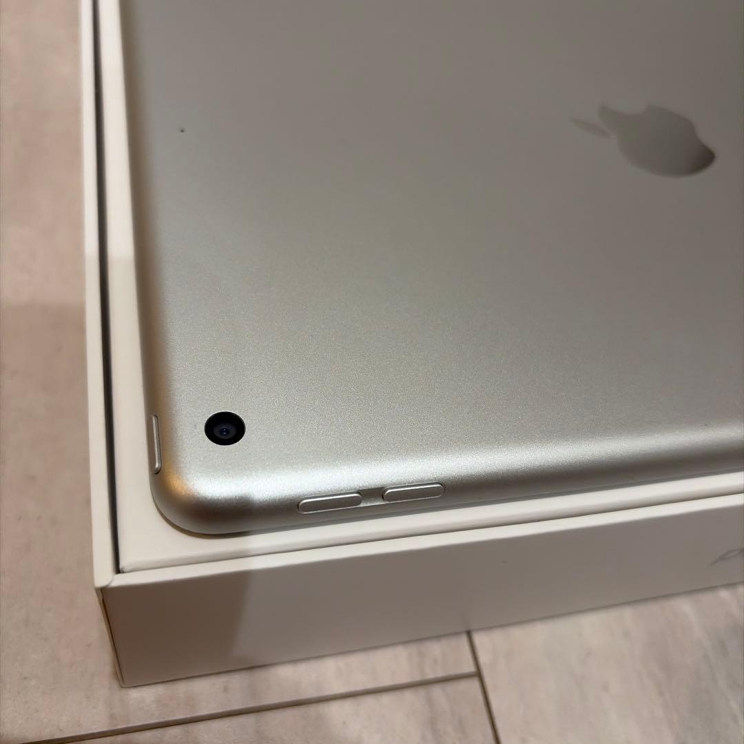 Apple iPad (第9世代) Wi-Fi 64GB シルバー 本体