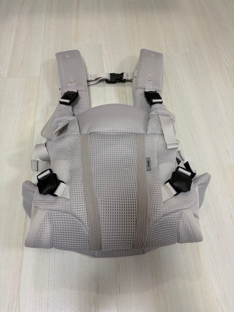 アップリカ　ラクリスAB　ホワイトアッシュ　抱っこ紐