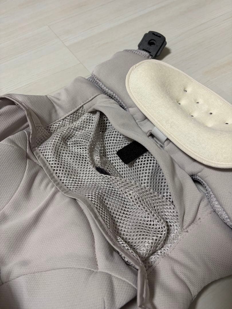 アップリカ　ラクリスAB　ホワイトアッシュ　抱っこ紐