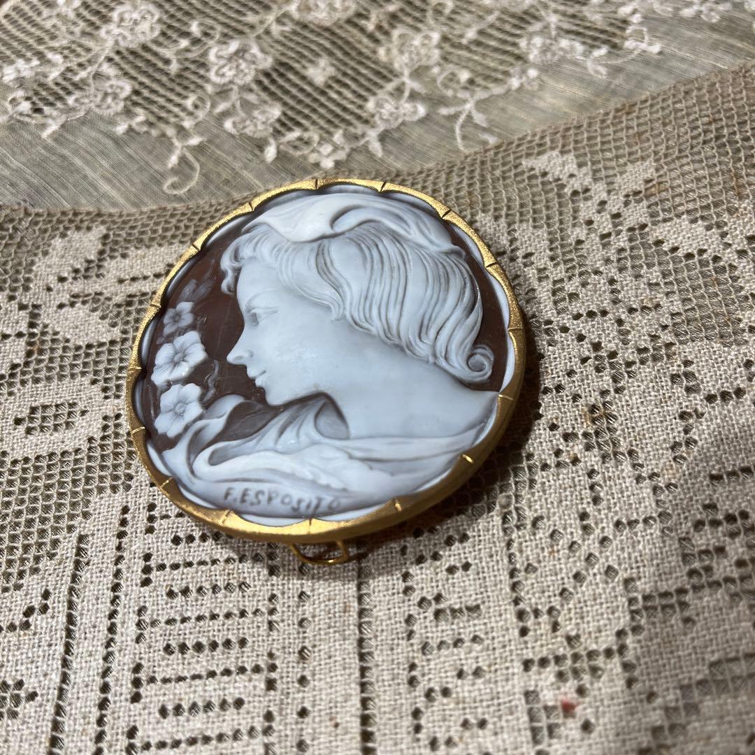 新品未使用イタリアチョコカメオのブローチ