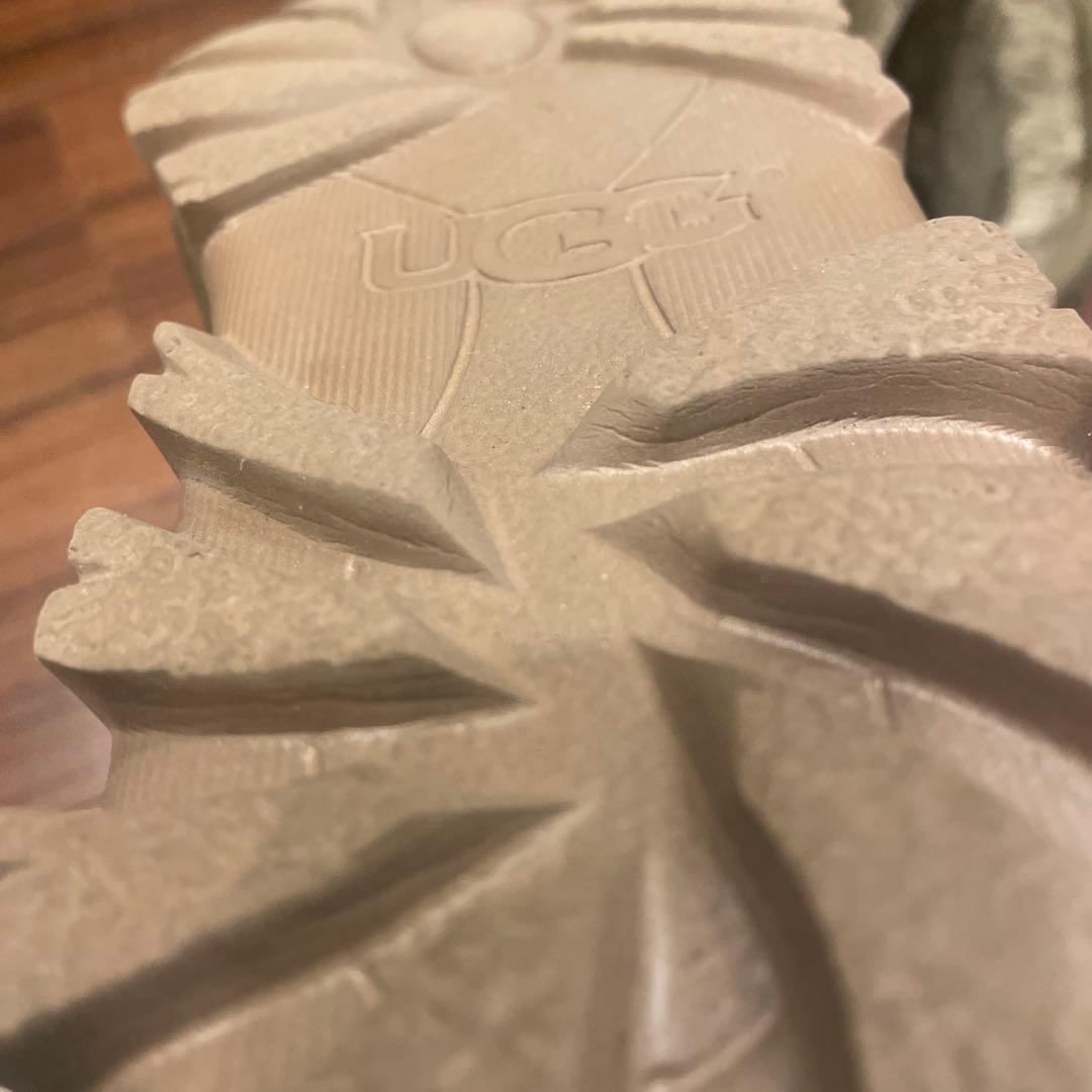 新品未使用　UGG カーキ　箱無し　ショートブーツ