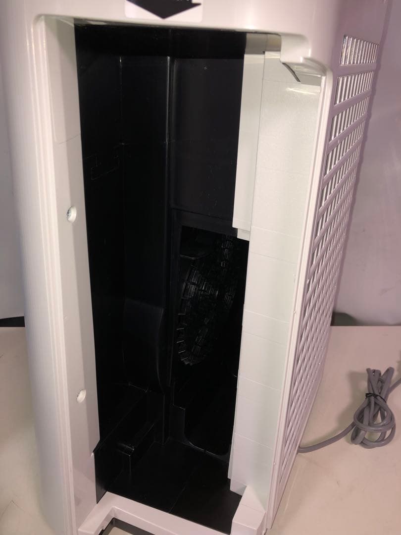 2023年製！SHARP 加湿空気清浄機　KC-P50-W