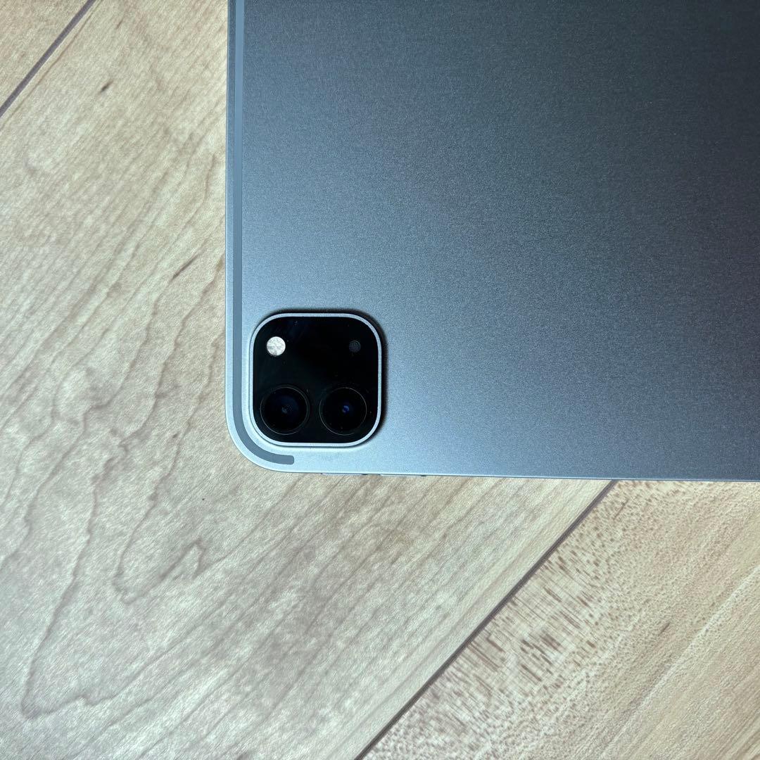 極美品iPad Pro 12.9インチ 第6世代 カバー フィルム付き グレー
