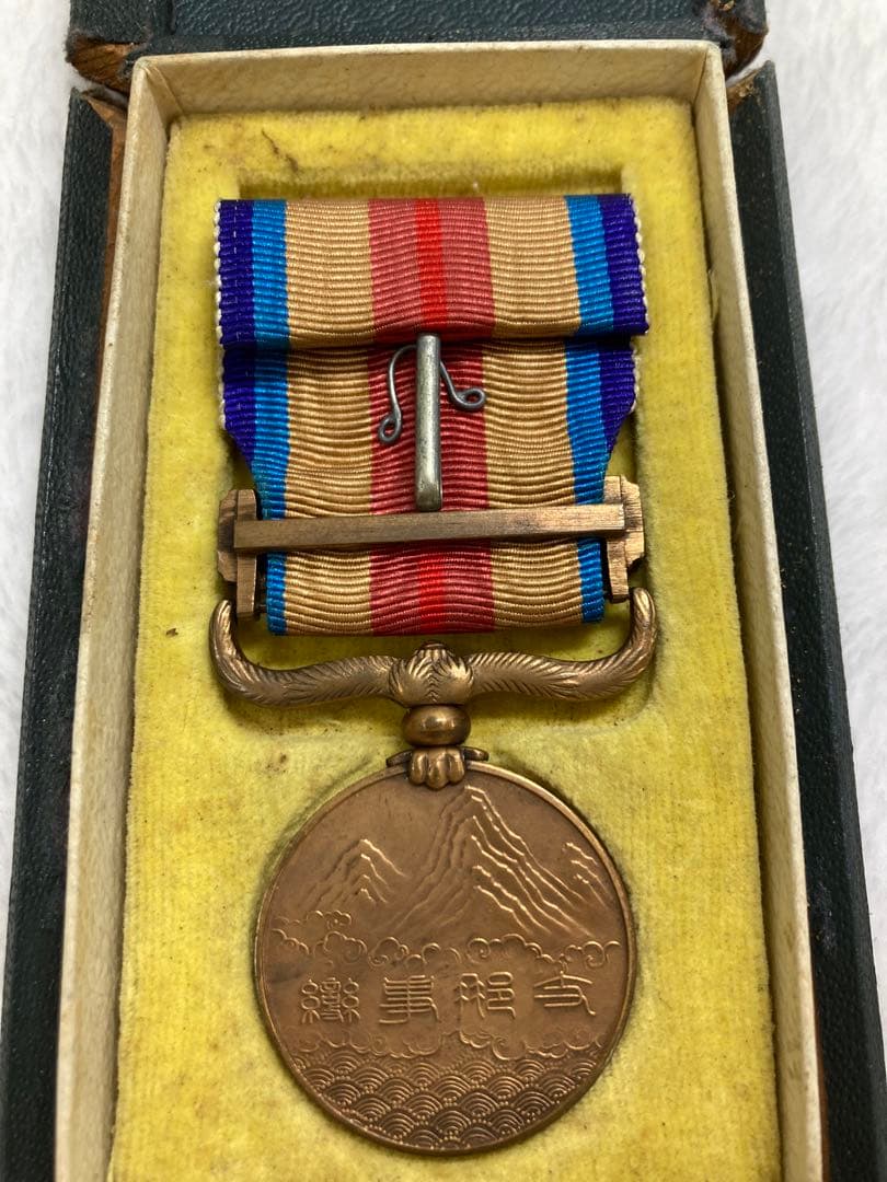 勲五等双光旭日章　勲六等瑞宝　満州事変 従軍記章　那事変従軍記章　勲章