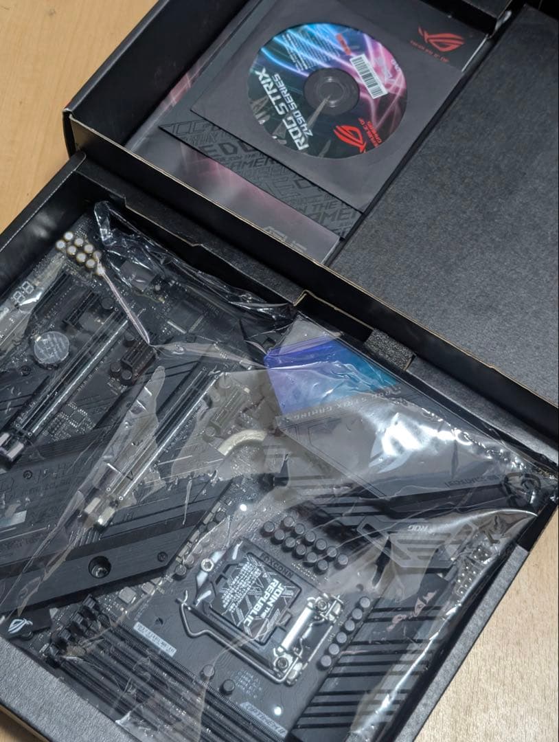 マザーボード ASUS ROG STRIX Z490-E GAMING