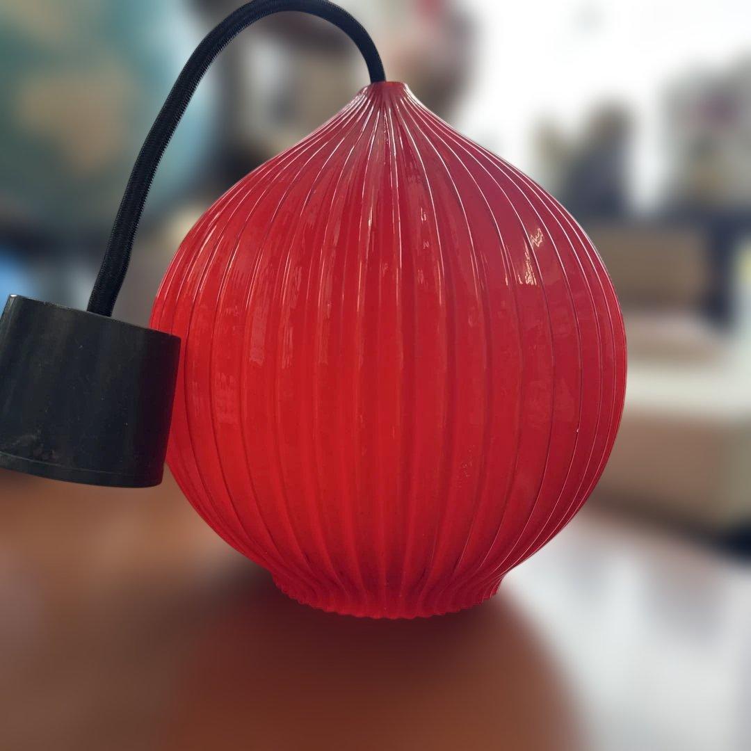 昭和レトロ　赤い球形ペンダントライト ガラス製