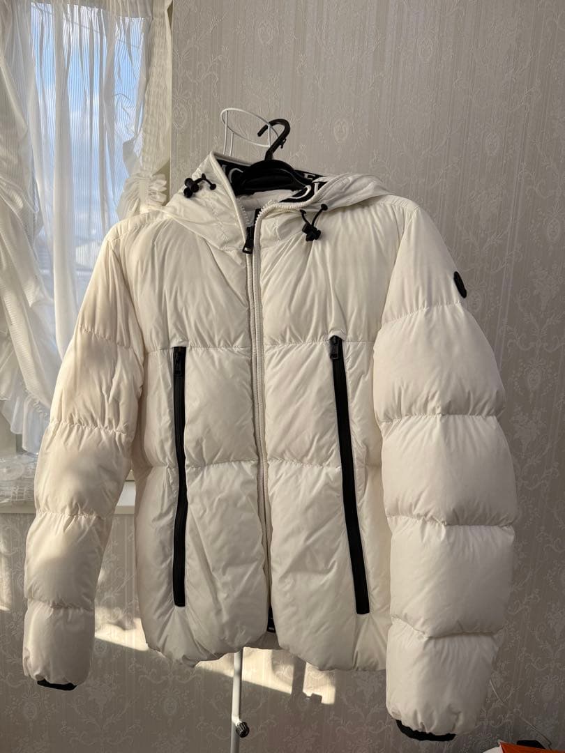 専用となります。MONCLER ホワイト ダウンジャケット　メンズ　白