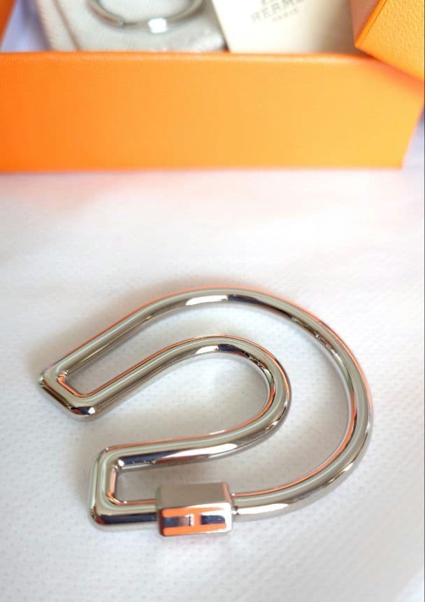 【新品未使用】HERMES フェール・ア・シュヴァル キーホルダー オレンジ色