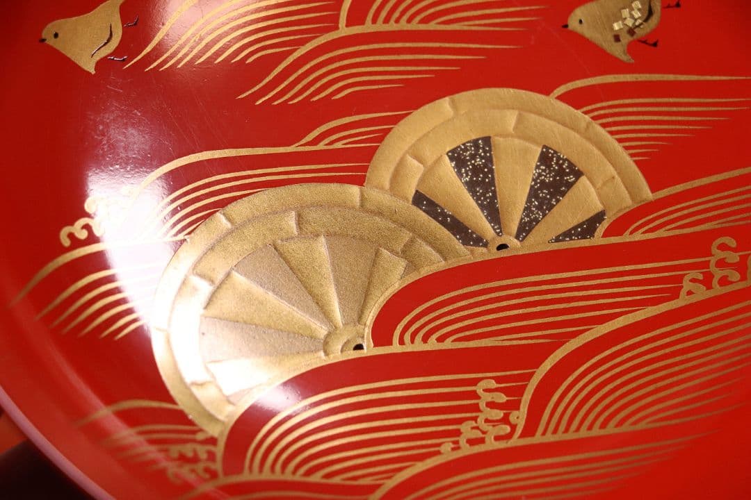 時代輪島塗 蒔絵付朱塗木皿 十九客 波千鳥 片輪車 金蒔絵 天然木【MA368】