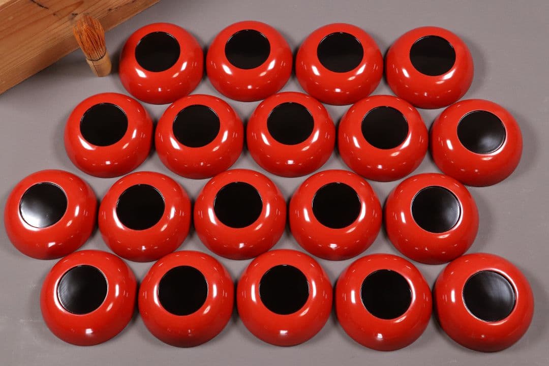 時代輪島塗 蒔絵付朱塗木皿 十九客 波千鳥 片輪車 金蒔絵 天然木【MA368】