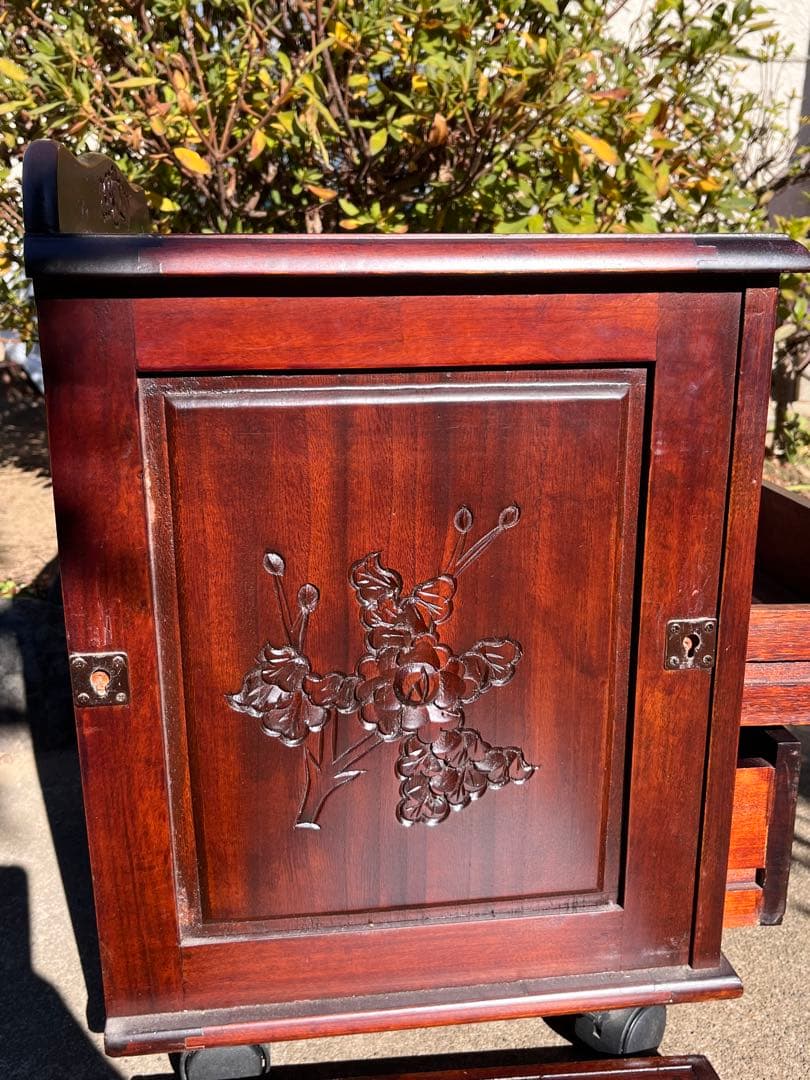 アンティーク調 キャスター付 サイドチェスト マガジンラック 彫刻 木製