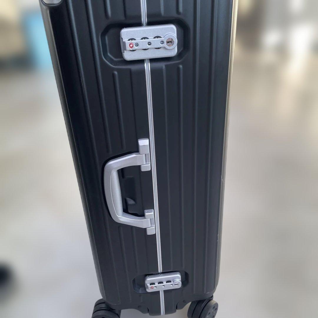 RIMOWA ブラックキャリーケース 中型