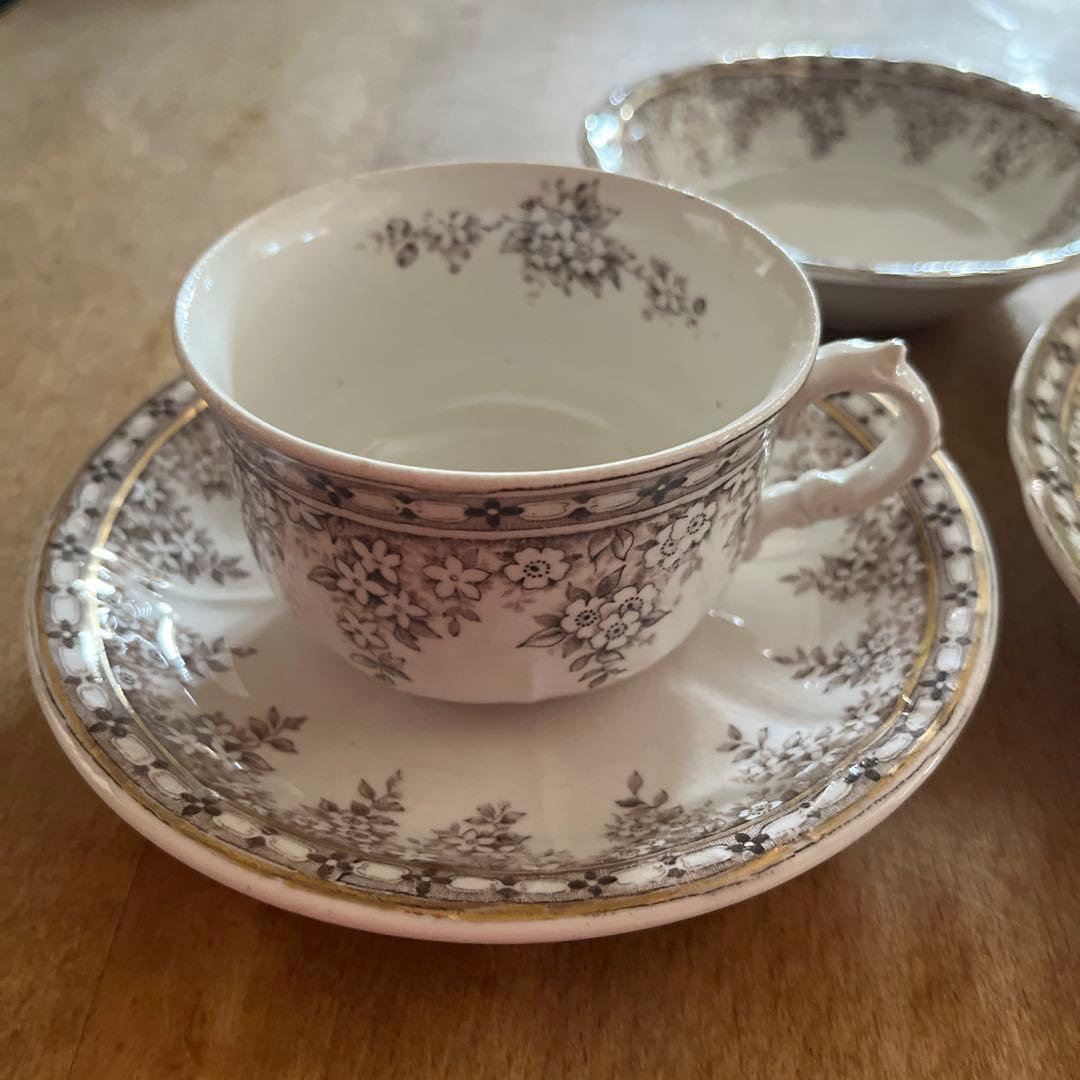 アンティーク　お花模様　カップ&ソーサー、ボウル、プレート4点セット