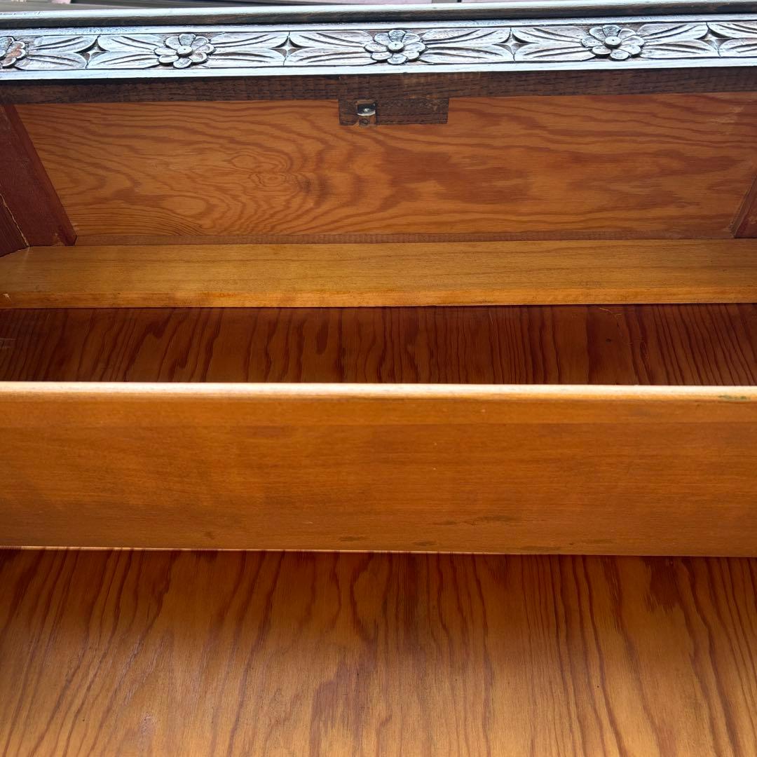 アンティーク　ヴィンテージ　家具　キャビネット　本棚　ブックケース　彫刻　木製