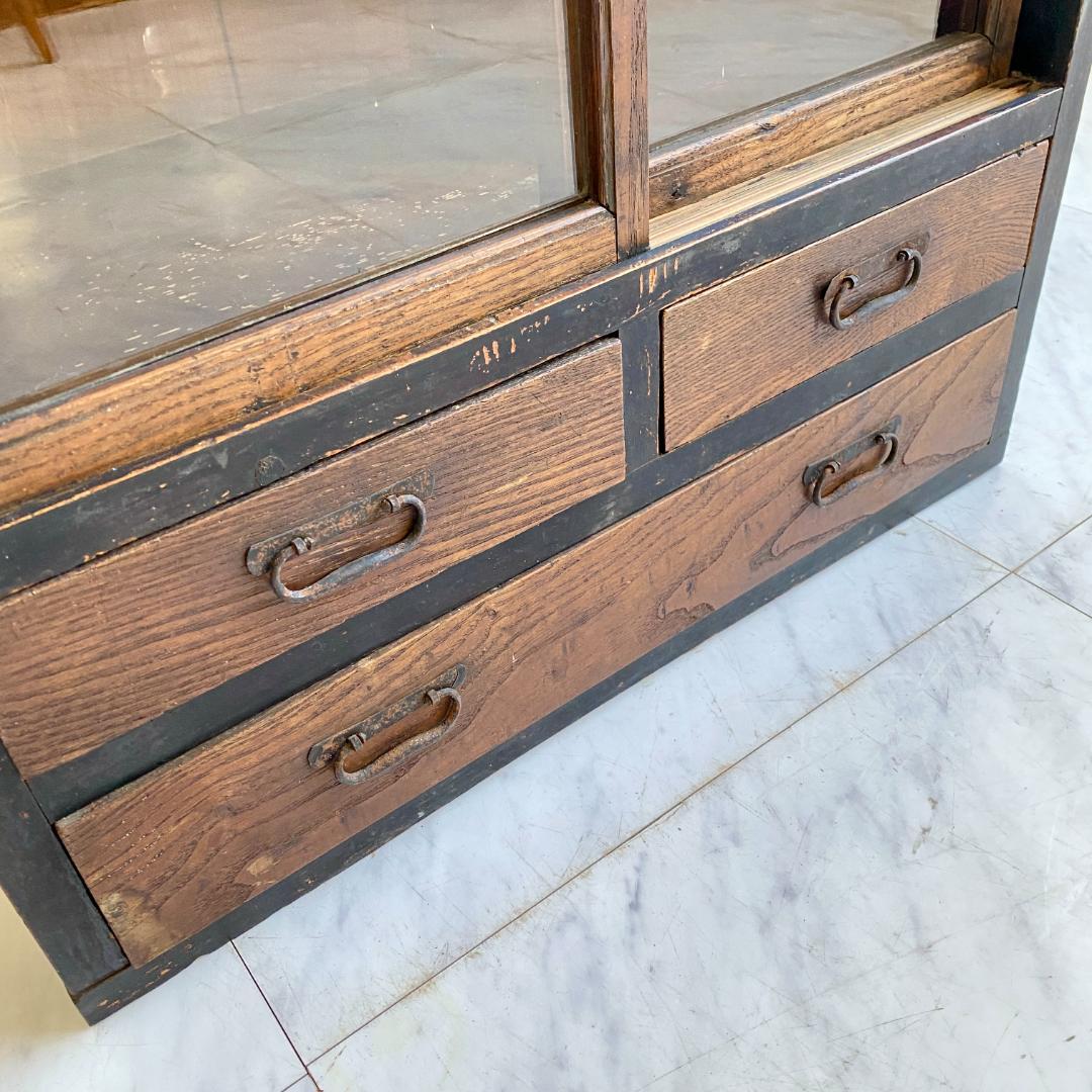 昭和レトロ ガラス戸 収納棚 黒枠 キャビネット 引き出し付き 古道具 食器棚