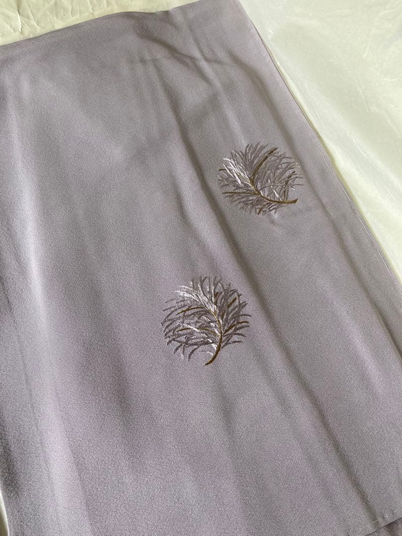 【正絹 薄紫色 刺繍 付下げ☆蝶々の洒落紋☆新品、未使用、躾付き、裄65.5】