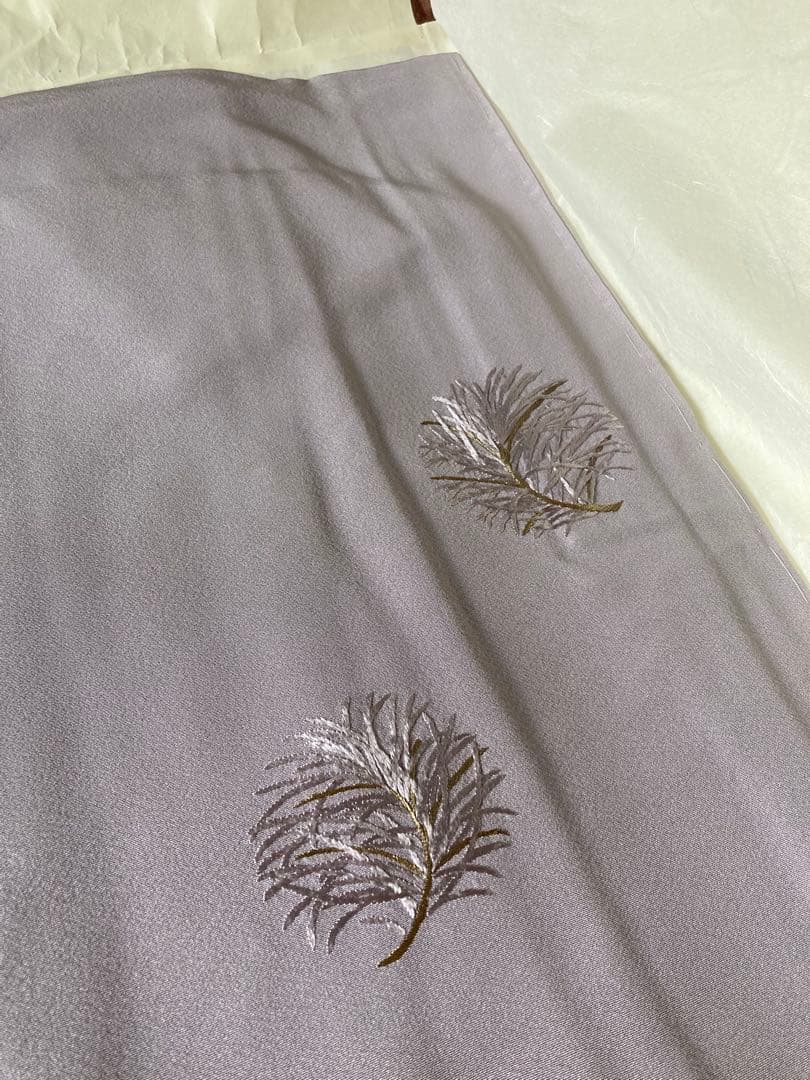 【正絹 薄紫色 刺繍 付下げ☆蝶々の洒落紋☆新品、未使用、躾付き、裄65.5】