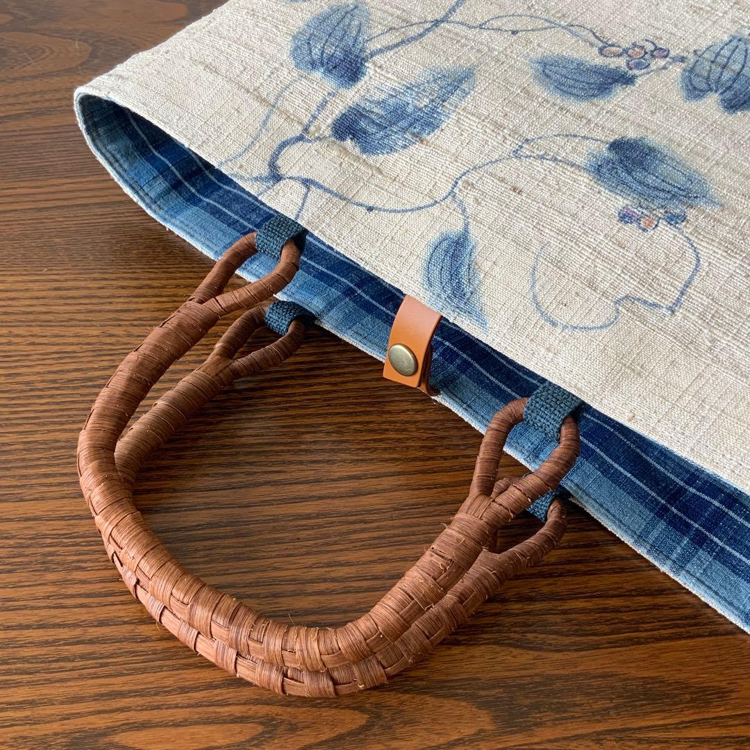 紬帯　藍色の蔓と葉と実　リメイク　山葡萄ハンドルバッグ