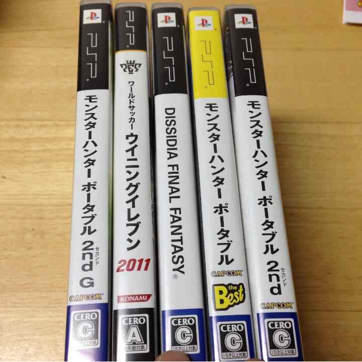 PSP、充電器、メモリースティック（16G.1G.32M）カセット六個