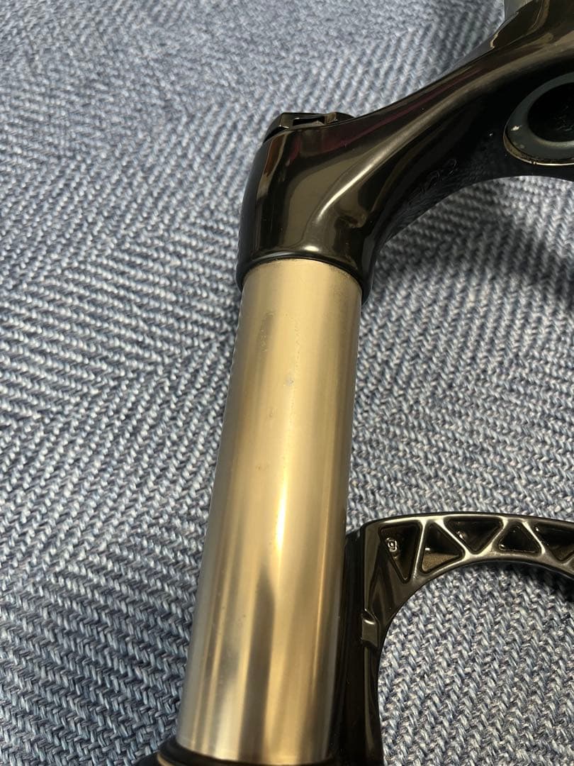 ROCK SHOXサスペンションフォーク 100ミリトラベル 29er用