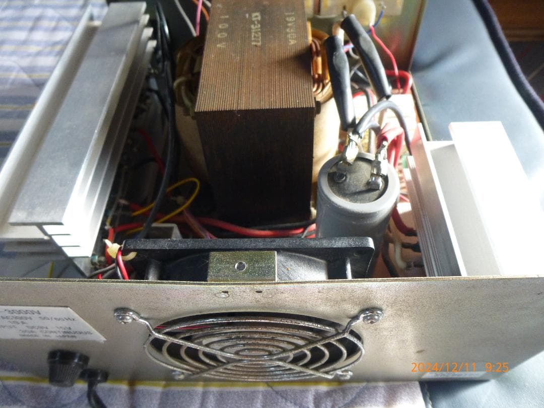 最安販売中　DIAMOND　30Aの大容量　巨大トランス安定化電源