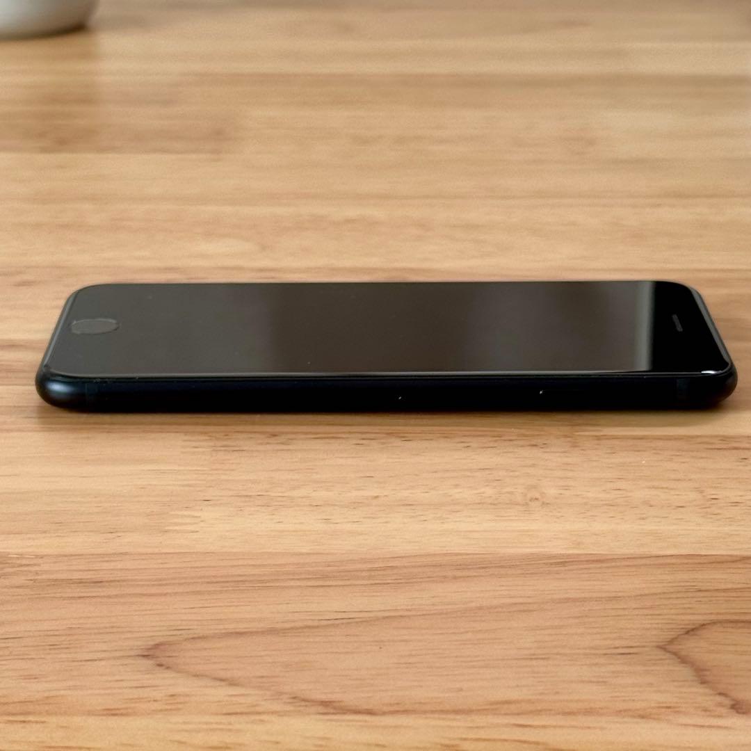 Apple iPhone SE 第三世代 ケース付き Anker充電器付き