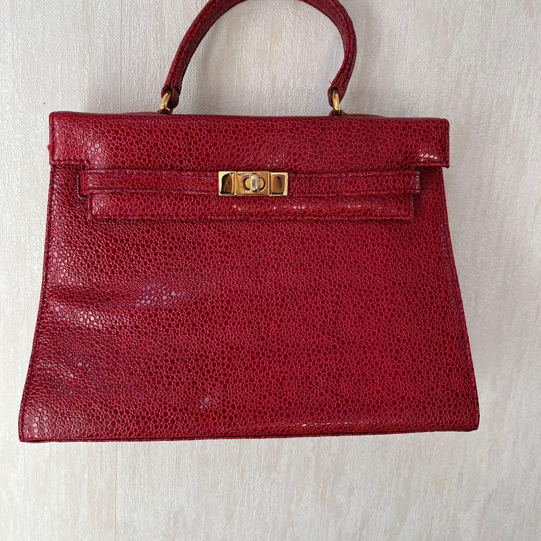 イタリア　レザー　ハンドバッグ　金具付き　ワンハンドル　ハイクラス　高級　本革