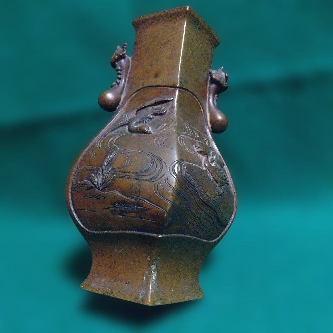 青銅製の花瓶 鳥と波の彫刻　菱形