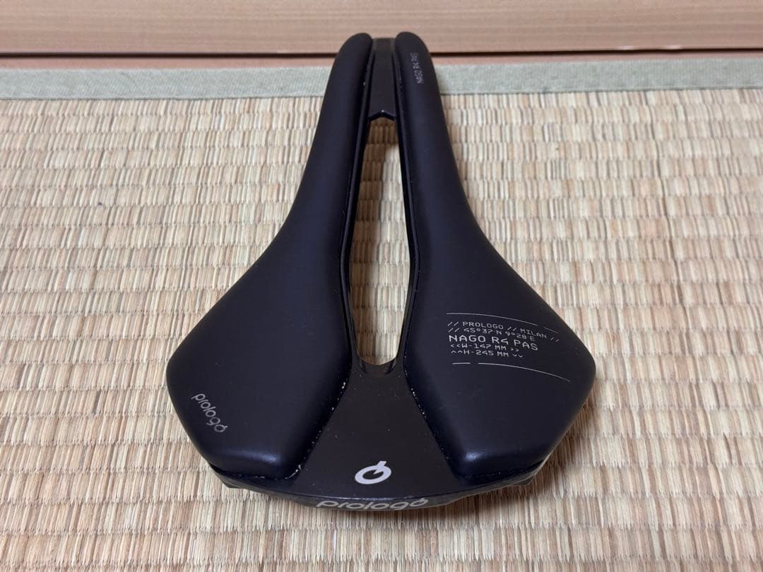PROLOGO NAGO R4 PAS サドル 147mm x 245mm