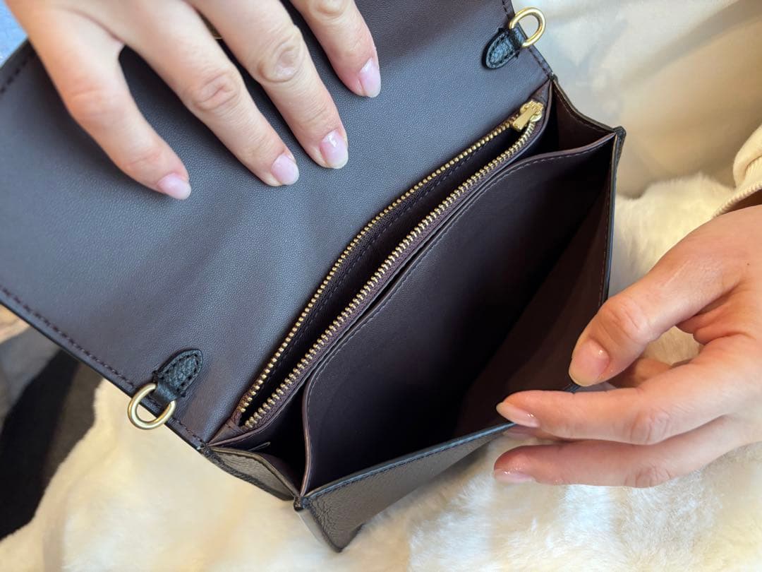 黒 レザー ショルダーバッグ ストラップ付き