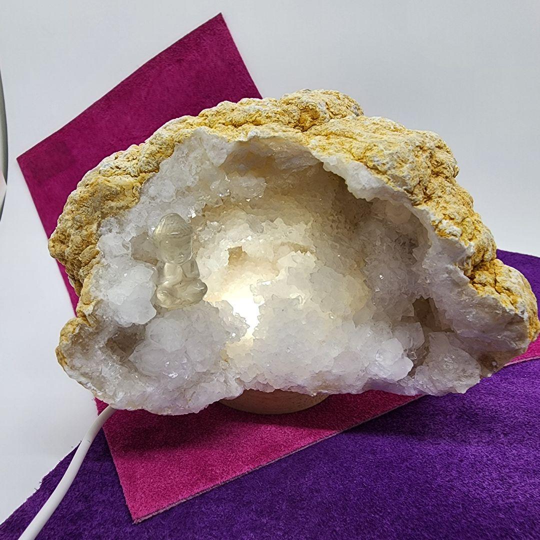 水晶ジオード ミニ大仏様付 ライト付