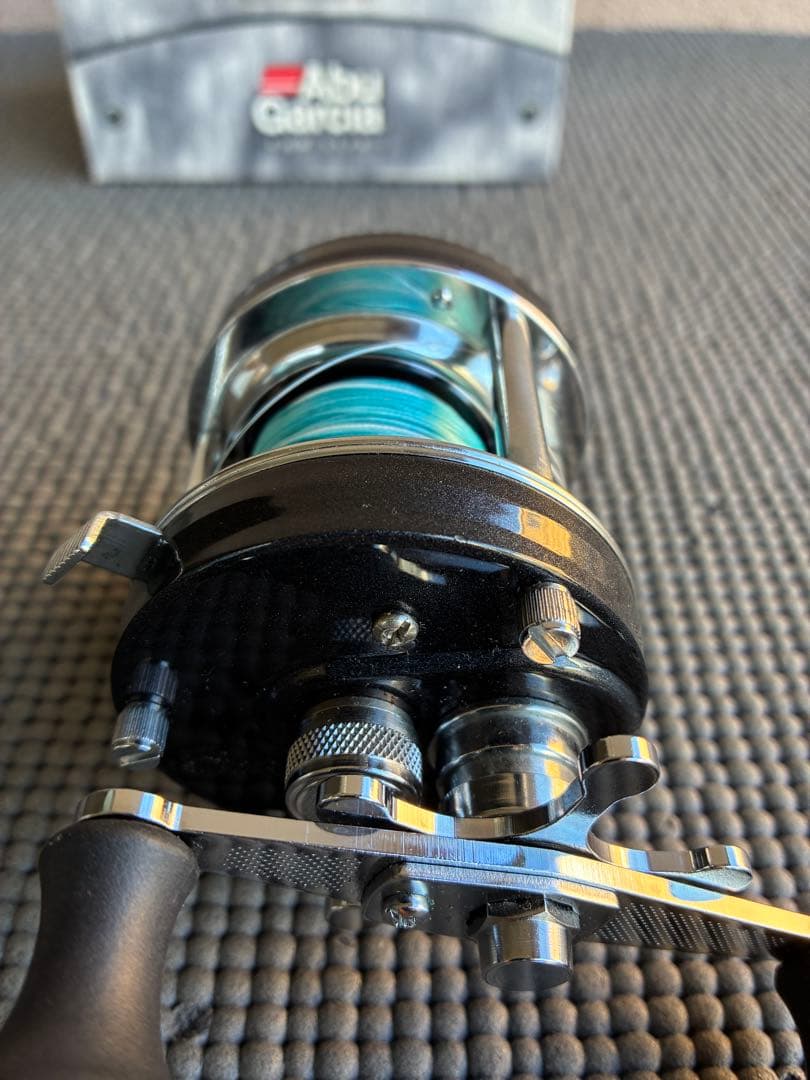 Abu Garcia 5500C PEARL BLACK ベイトリール