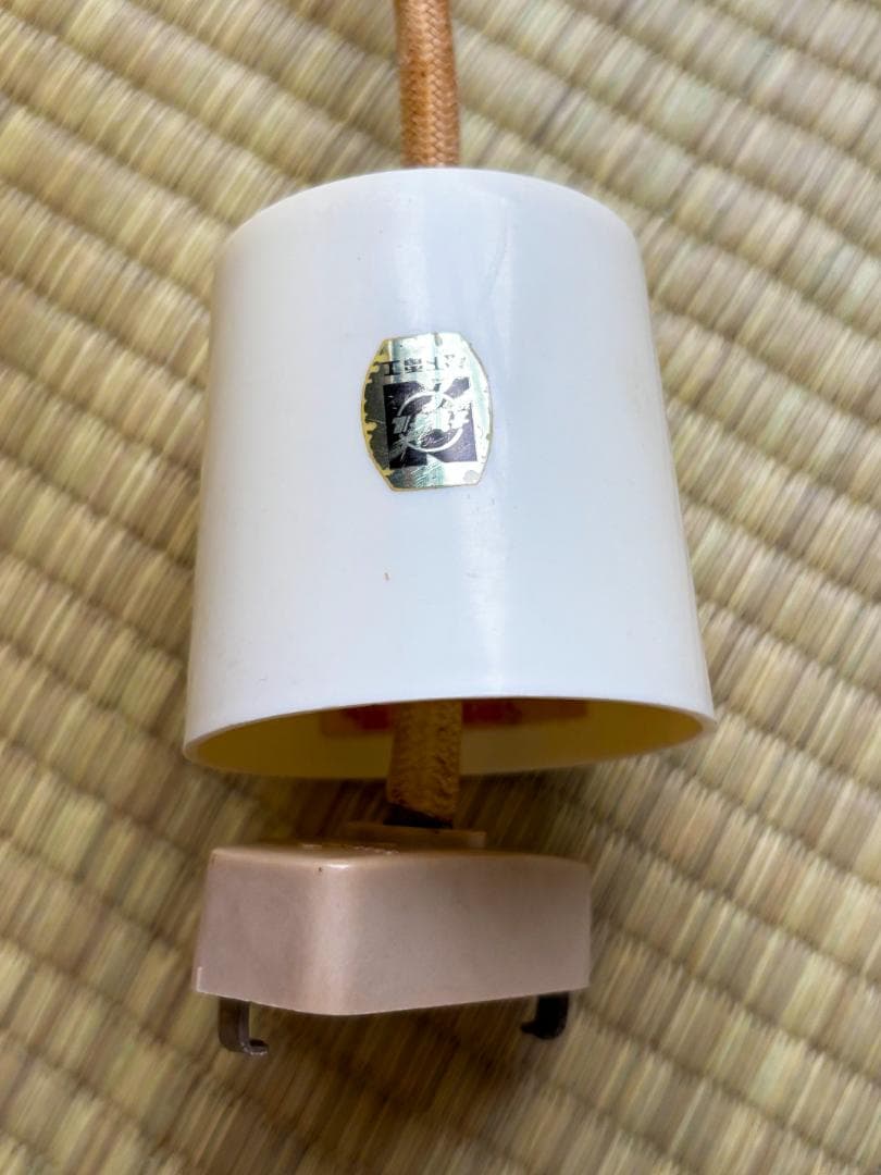 昭和レトロ　吊り下げ照明　黄色チューリップ型ペンダントライト